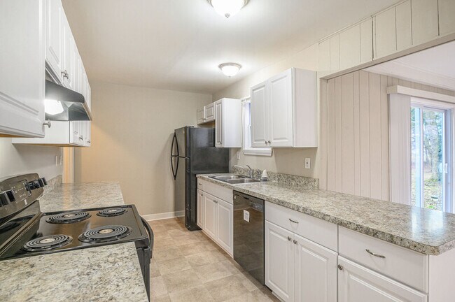 Building Photo - 1265 Westwood Dr