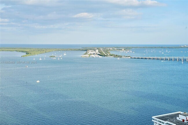 Building Photo - 1300 Brickell Bay Dr