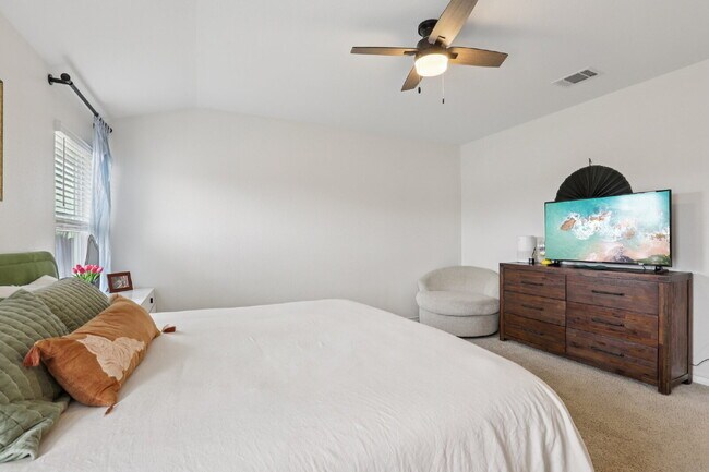 Building Photo - "Charming 3-Bedroom Haven with Granite Elegance in San Antonio!"