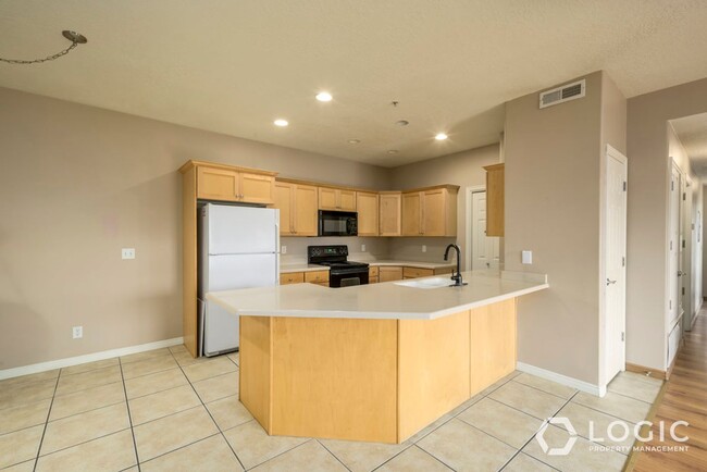 Building Photo - Perfectly Located Condo in Millcreek UT!