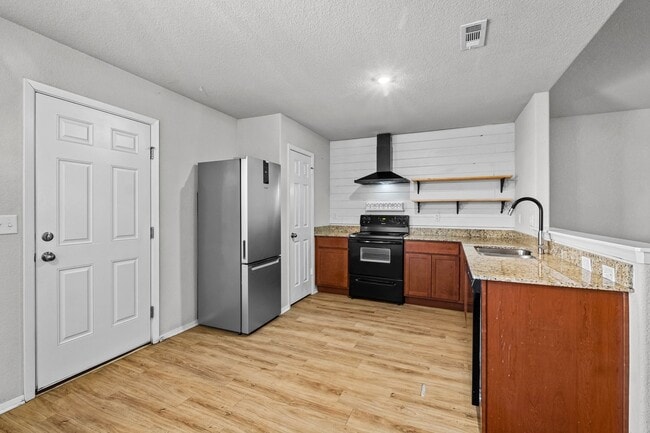 Building Photo - Fayetteville home | Near U of A