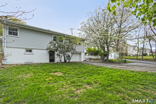 Building Photo - 39 Enright St