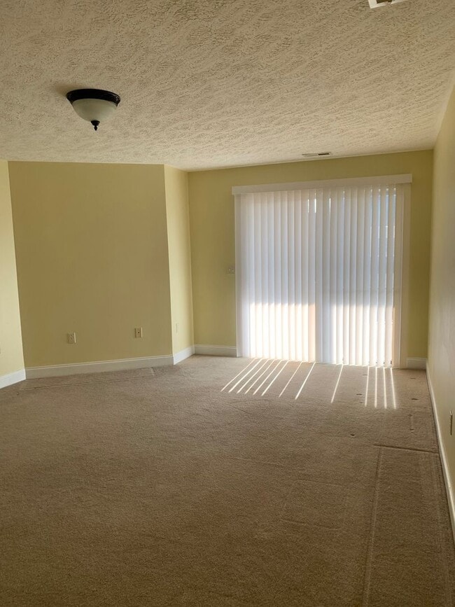 Building Photo - 330 Pin Oak Dr NW