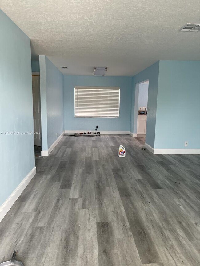 Building Photo - 6812 Doral