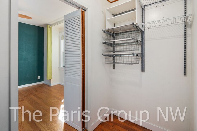 Building Photo - Adorable 3br, 2ba West Seattle Remodel * B...