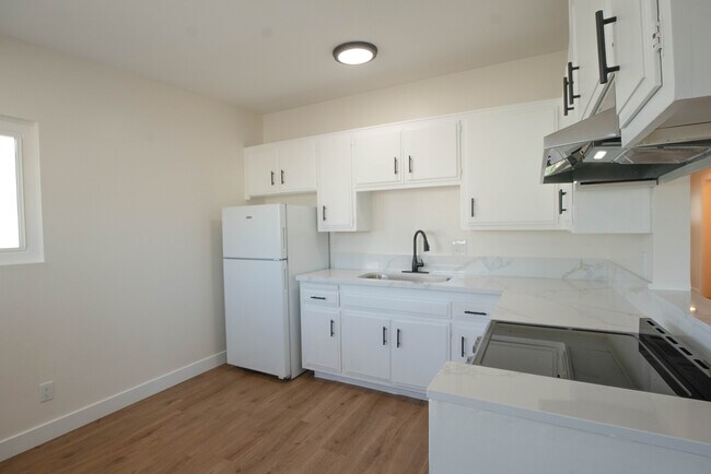 Building Photo - 825 W 167th St