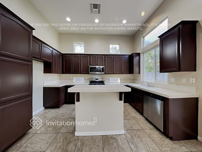 Building Photo - 5747 Grove Ave