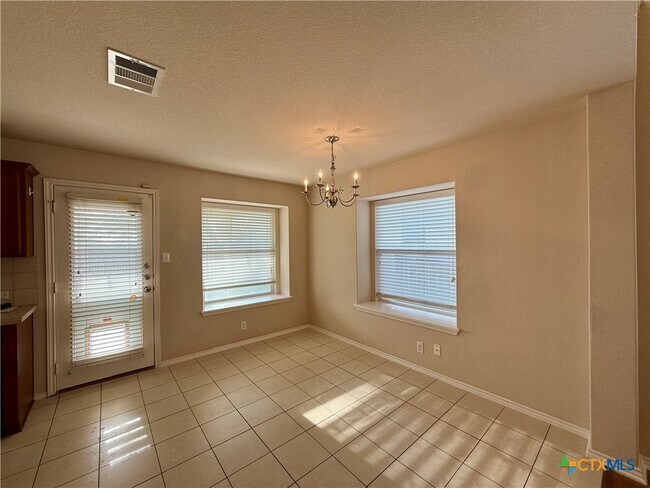 Building Photo - 558 Briggs Dr