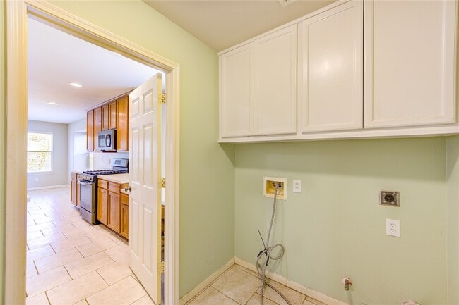 Building Photo - 9822 Memorial Crossing Dr