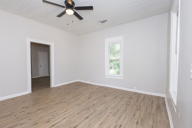 Building Photo - 218 E Tinsley St