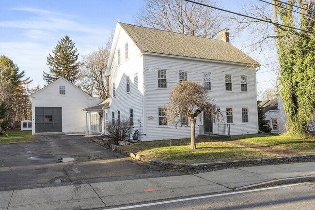 Building Photo - 14 Bacon St