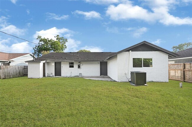 Building Photo - 5854 Schevers St
