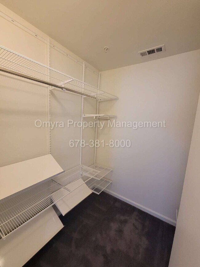 Building Photo - Stunning Townhome Overlooking Beltline at Grant Park!