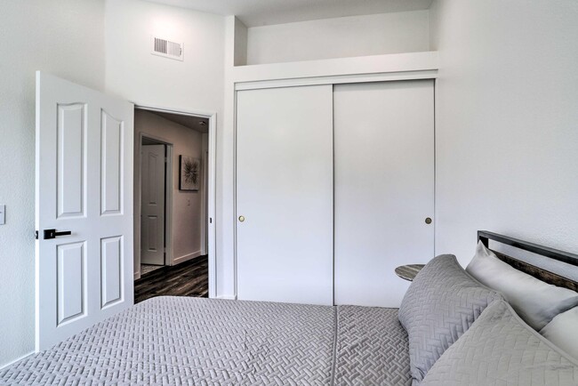Building Photo - 44065 Dalea Ct