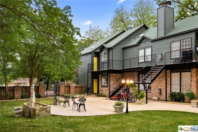 Building Photo - 100 Jackman St