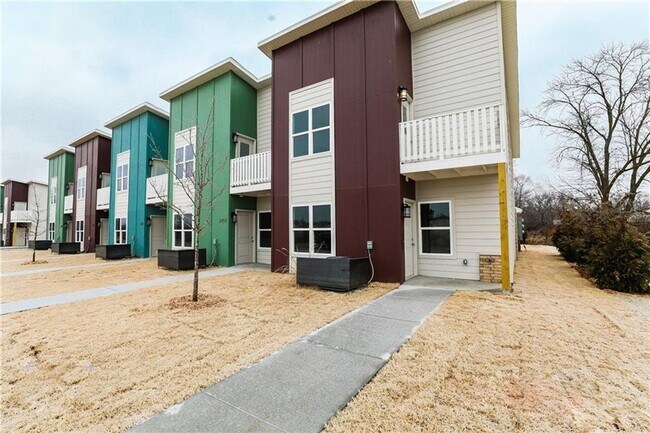 Building Photo - 3410 SW Vel Mews