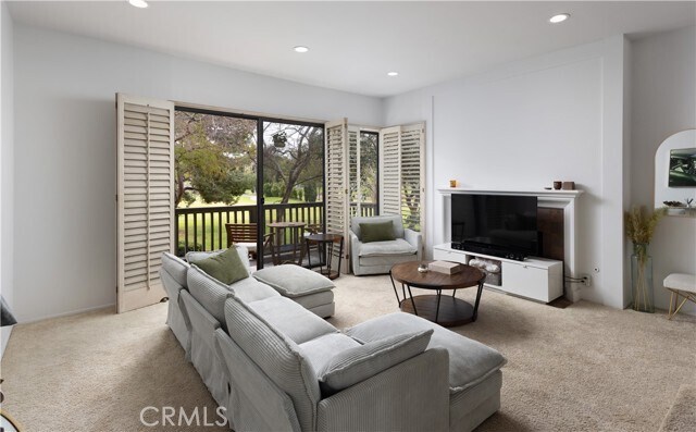 Building Photo - 9 Flores