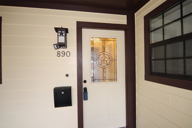 Building Photo - 890 Parsons Dr