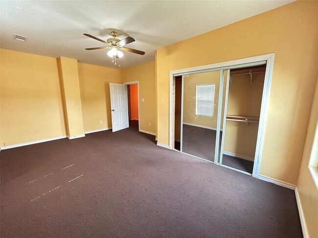 Building Photo - 1424 N Market Loop