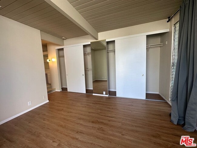 Building Photo - 3169 S Bentley Ave
