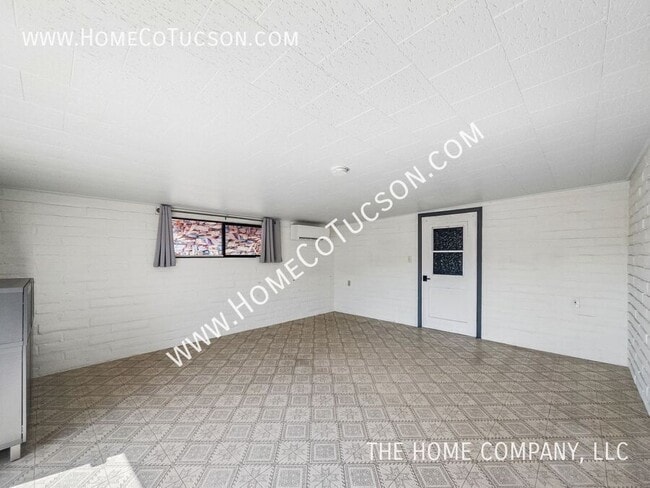 Building Photo - 120 E Magee Rd