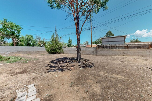 Building Photo - Ridgecrest 4 Bedroom 2 1/2 bath Executive ...