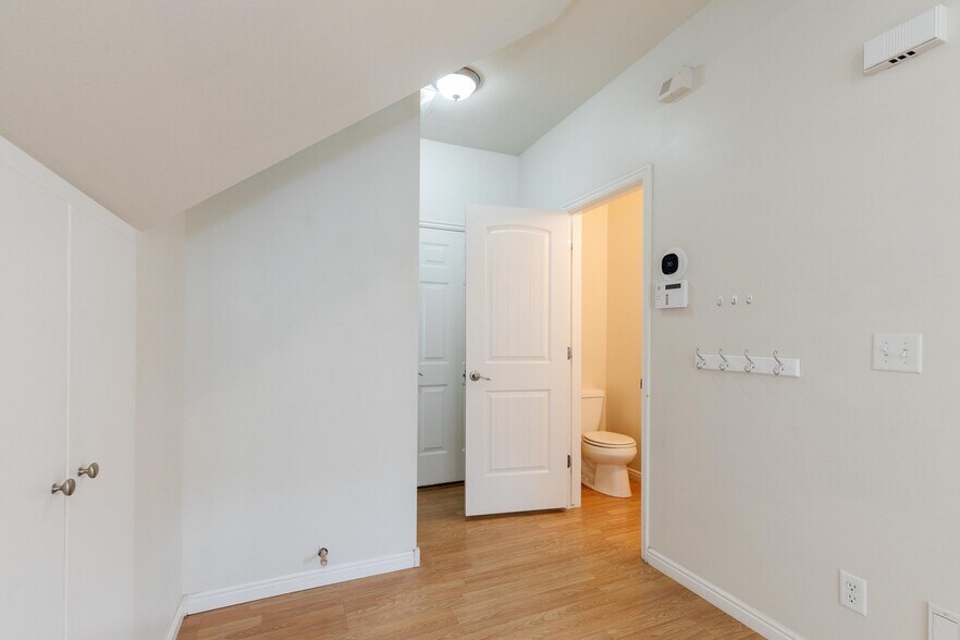 Building Photo - 484 W 1490 N