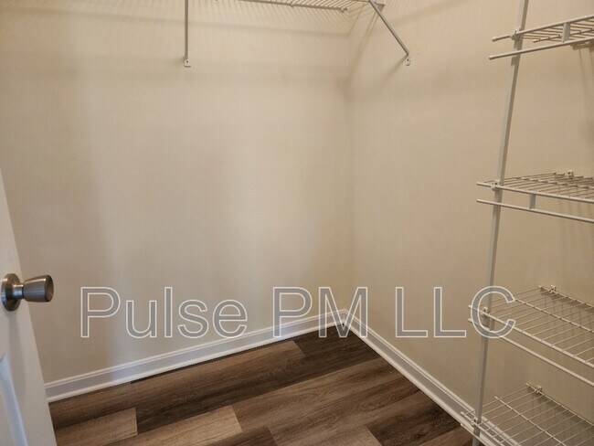 Building Photo - 135 Dale Hollow Dr