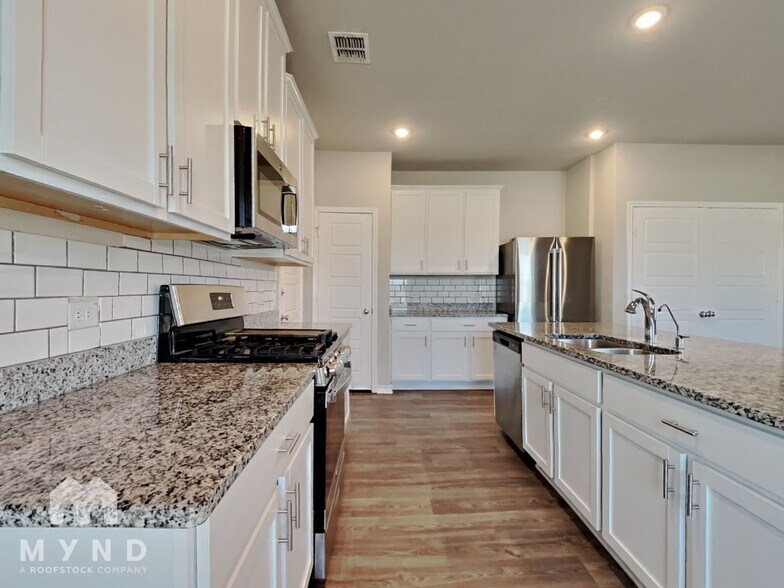 Building Photo - 6327 Sycamore Run