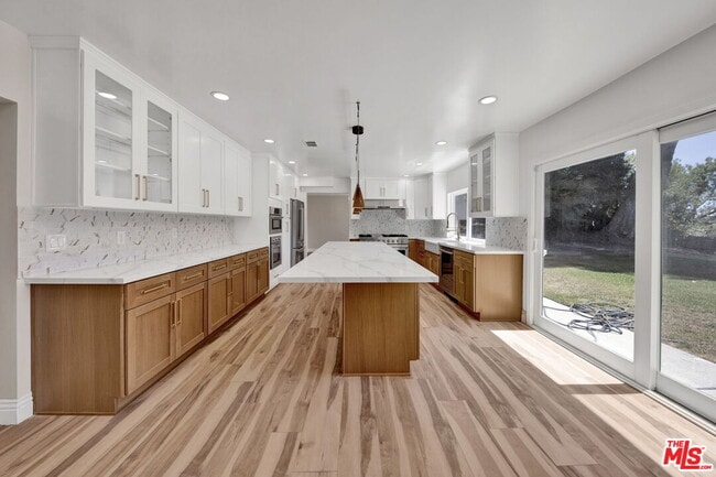 Building Photo - 16608 Park Ln Cir