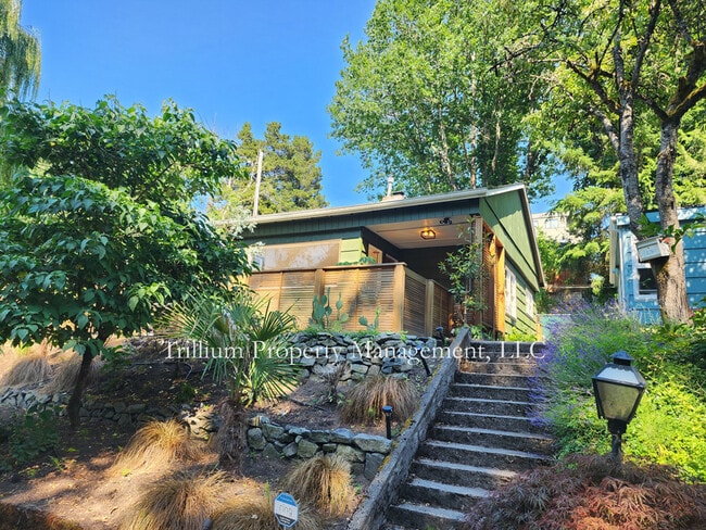 Building Photo - 3206 SW 13th Ave