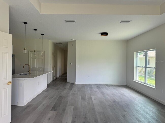 Building Photo - 9417 Acco Ave