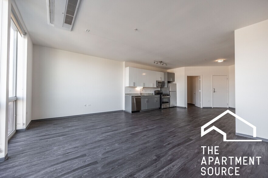 Building Photo - 2340 N California Ave