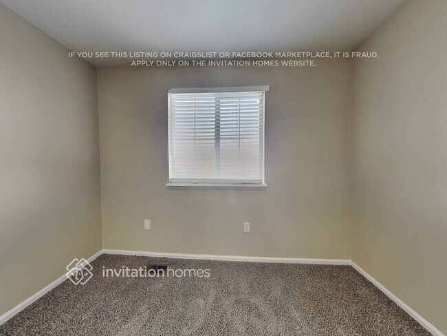 Building Photo - 4981 N Silverlace Dr