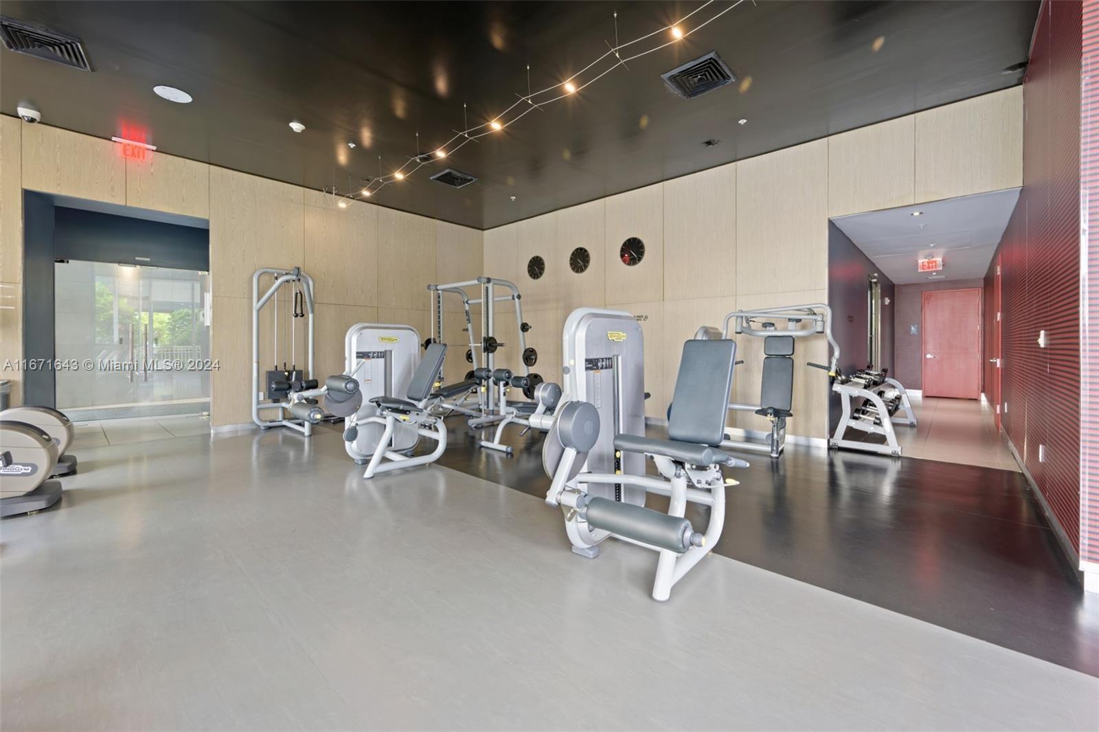 Building Photo - 2600 E Hallandale Beach Blvd