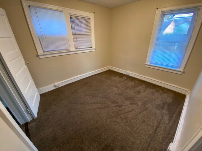 Building Photo - 2103 Delaware St