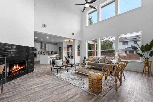 Primary Photo - 10909 W Riverside Dr