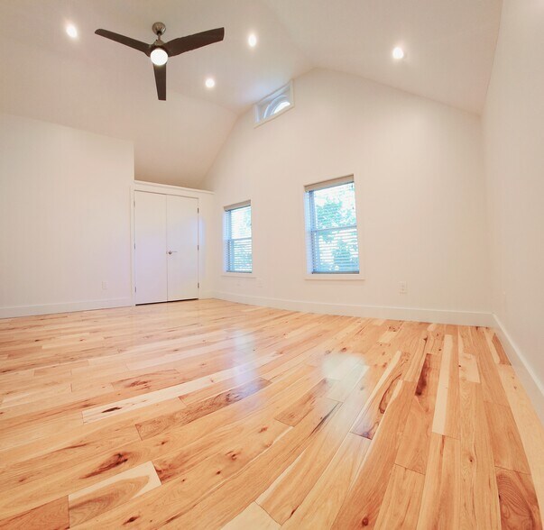 Building Photo - 2200 W 32nd St