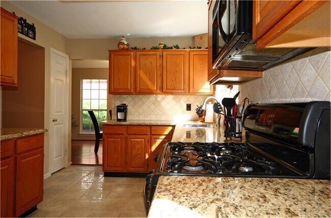Building Photo - 7 Thrush Grove Pl