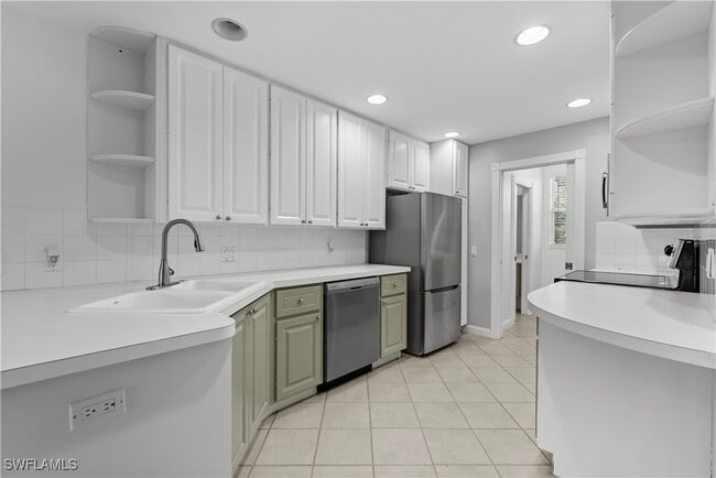 Building Photo - 5782 Cove Cir