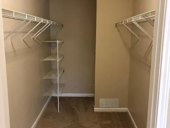 Building Photo - 14316 Fredricksburg Dr