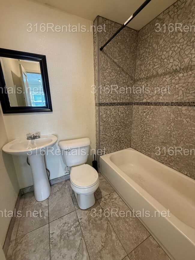 Building Photo - 847 S Terrace Dr