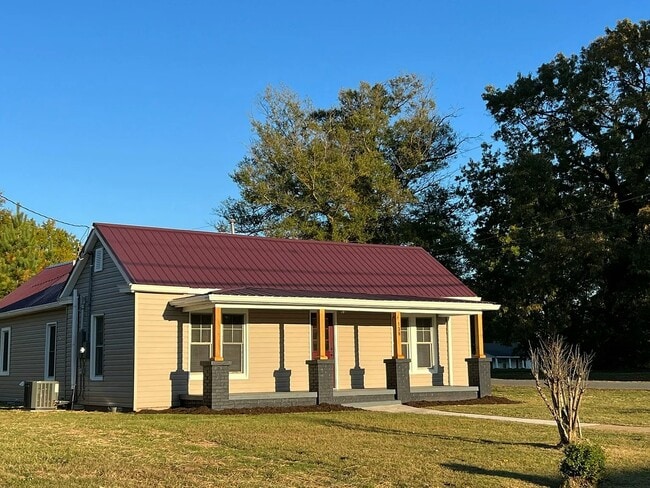 Building Photo - 136 Hairston St