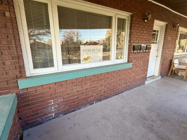 Building Photo - 925 Wilson Ave S