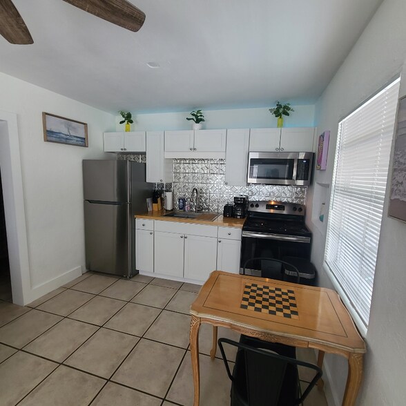 Building Photo - 10117 Cortez Rd W