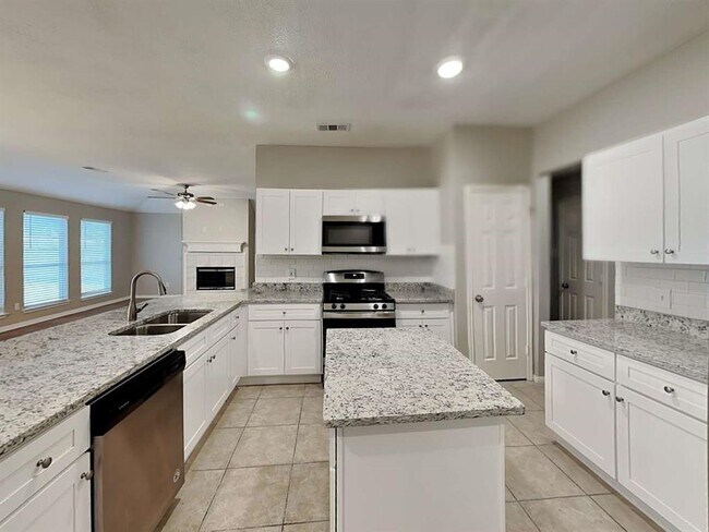 Building Photo - 18115 Water Mill Dr