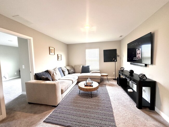 Building Photo - Furnished House in Avon
