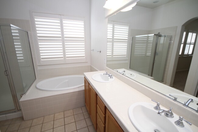 Building Photo - 4 Bed| 2 Bath | 2263SF | 3 Car Garage | Single Story | Tenant pays $190 monthly for WS&G