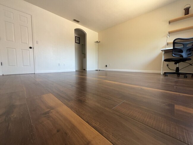 Building Photo - 4 Bedroom 2 bathroom home in Mace Ranch Davis