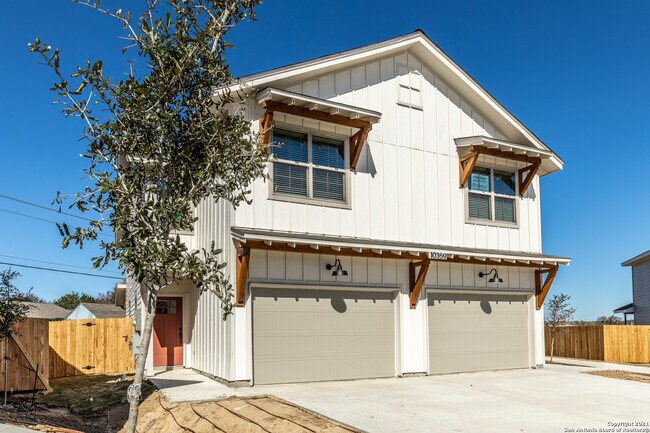 Building Photo - 10359 Lynwood Crk